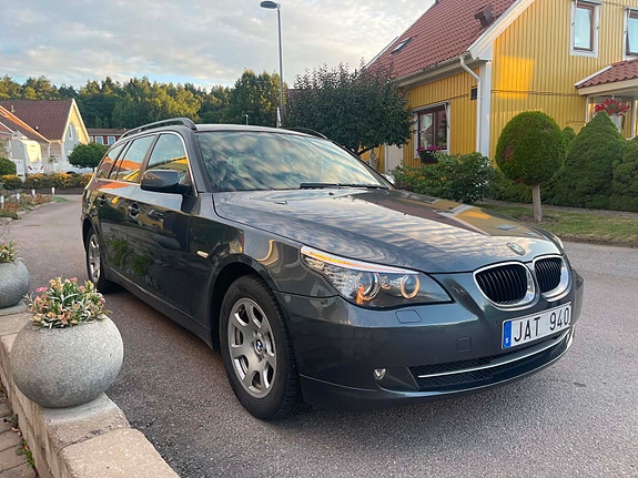 BMW 520i 2 of 6