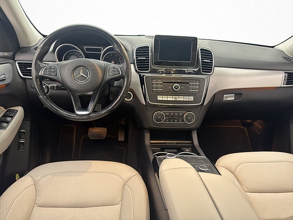 Mercedes-Benz GLE500 e 13 of 30