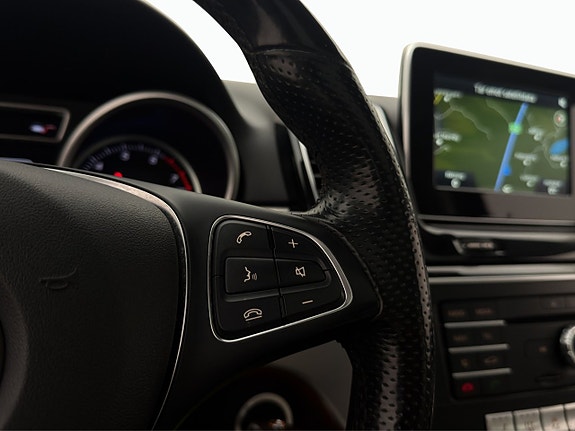 Mercedes-Benz GLE500 e 24 of 30