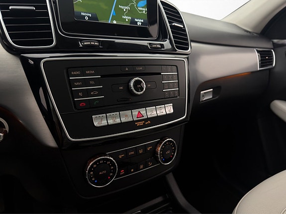 Mercedes-Benz GLE500 e 22 of 30