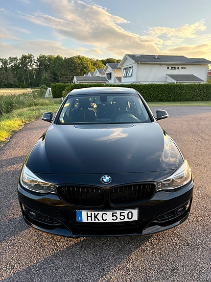 BMW 320d 2 of 7