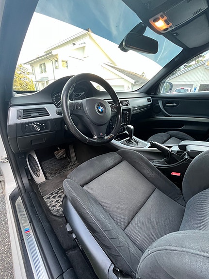 BMW 330d 9 of 13