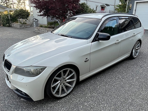 BMW 330d 4 of 13