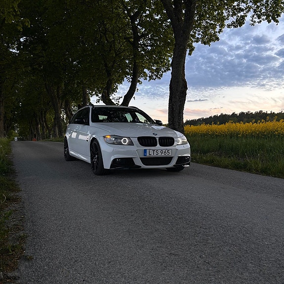 BMW 330d 2 of 13