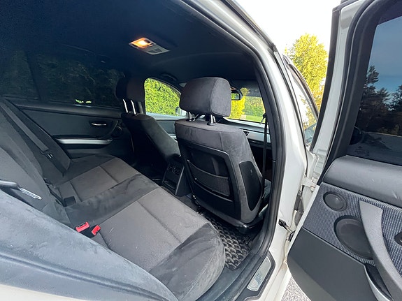 BMW 330d 11 of 13