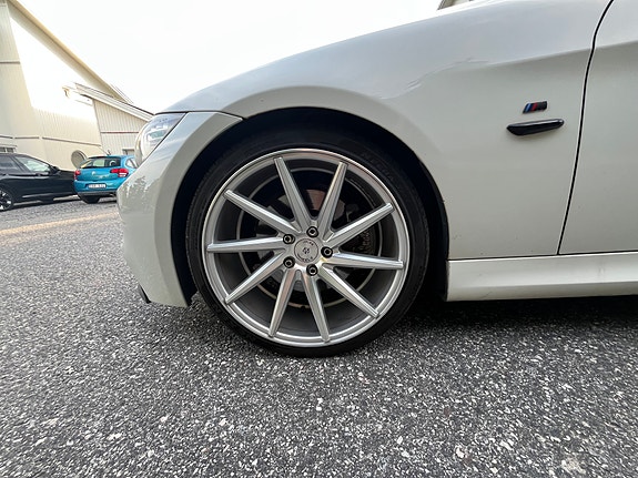 BMW 330d 12 of 13
