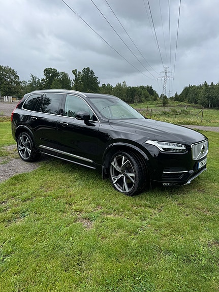 Volvo XC90 2 of 11