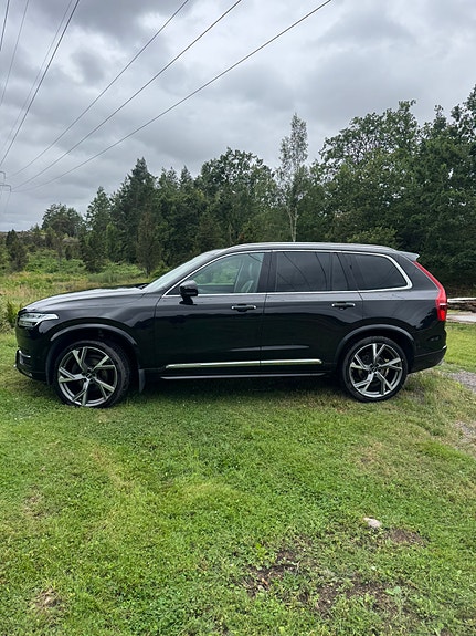 Volvo XC90 3 of 11