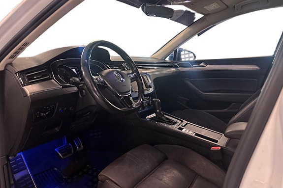 Volkswagen Passat Alltrack 13 of 22