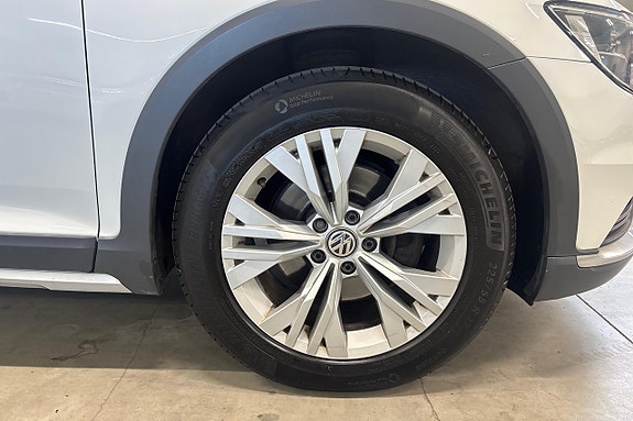 Volkswagen Passat Alltrack 11 of 22