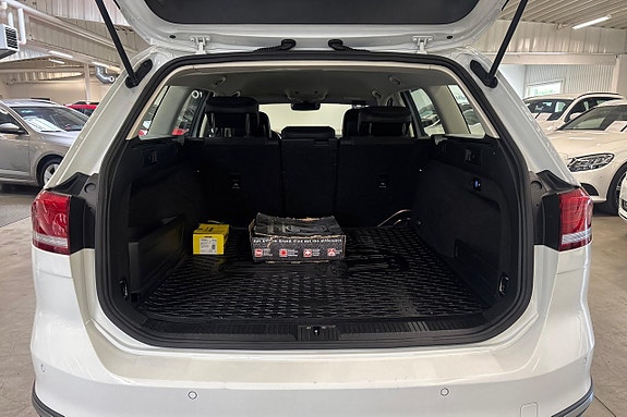 Volkswagen Passat Alltrack 10 of 22