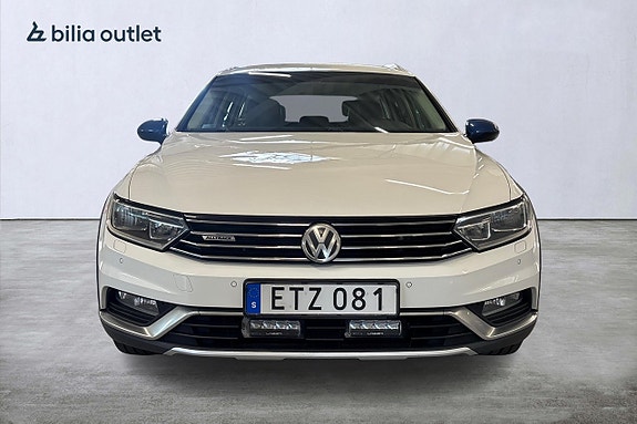 Volkswagen Passat Alltrack 3 of 22