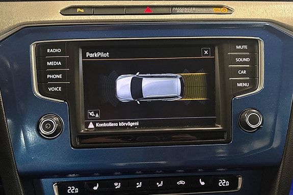 Volkswagen Passat Alltrack 18 of 22