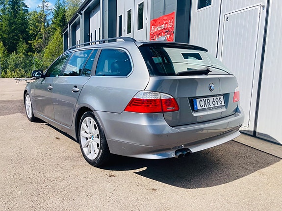 BMW 523i 2 of 6