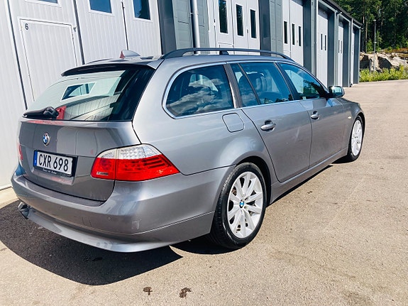 BMW 523i 4 of 6