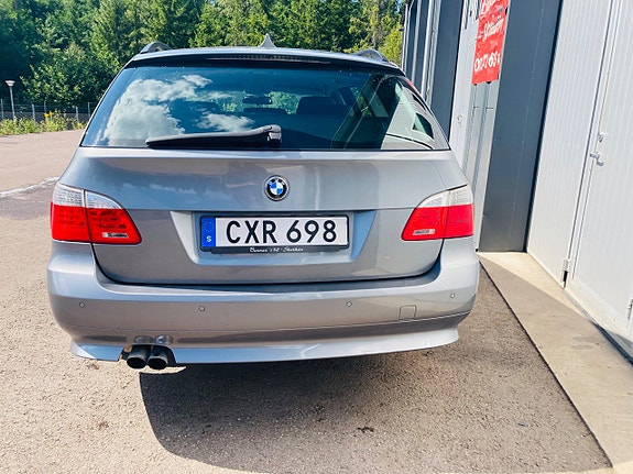 BMW 523i 3 of 6