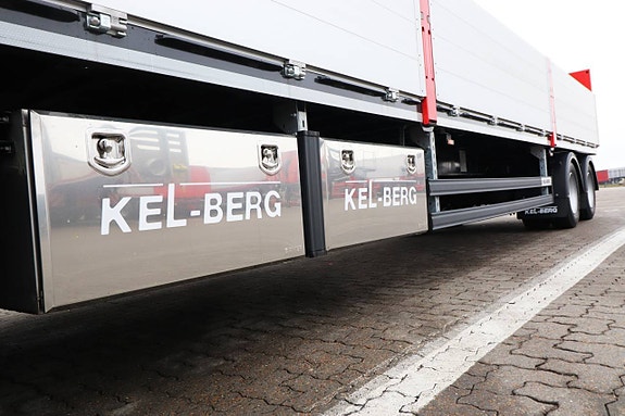 Kel-Berg D560V 4 axlad Flaksläp 12.5m med lämmar 10 of 10