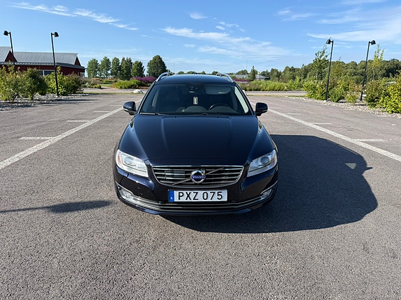 Volvo V70 2 of 14