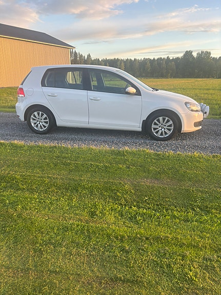 Volkswagen Golf VI 2 of 9