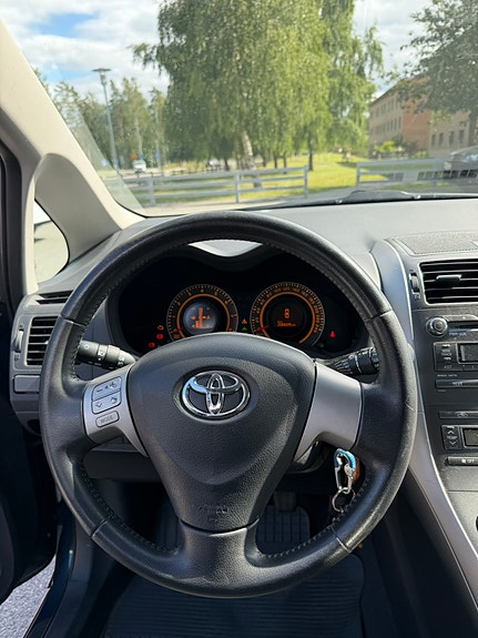 Toyota Auris 4 of 9