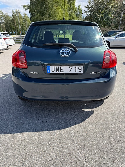 Toyota Auris 2 of 9