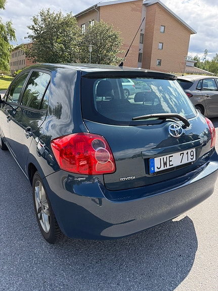 Toyota Auris 3 of 9
