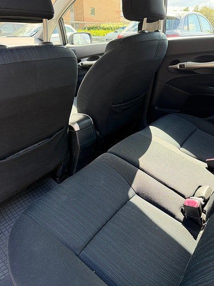 Toyota Auris 8 of 9