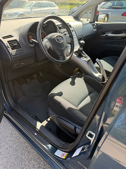 Toyota Auris 9 of 9