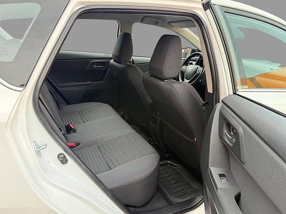 Toyota Auris 8 of 15