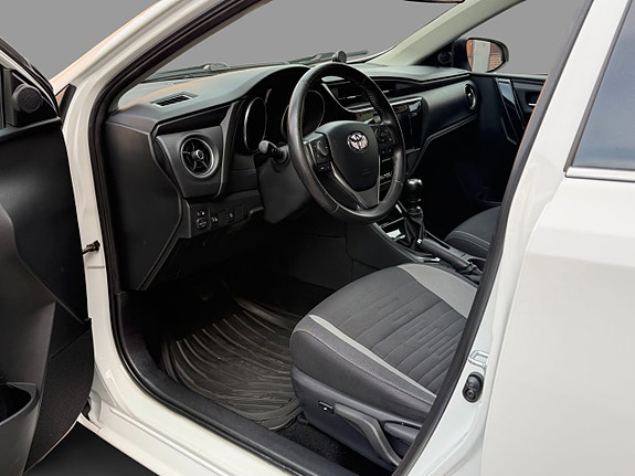 Toyota Auris 11 of 15