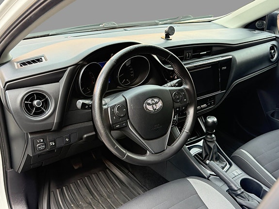 Toyota Auris 12 of 15