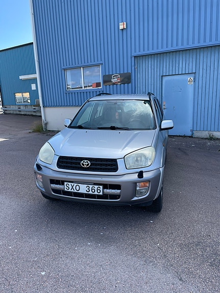 Toyota RAV4 3 of 9