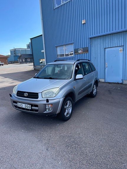 Toyota RAV4 2 of 9