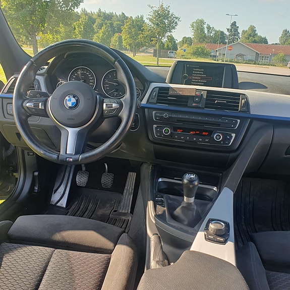 BMW 328i 8 of 12