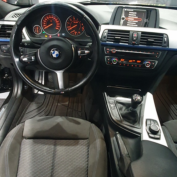 BMW 328i 7 of 12