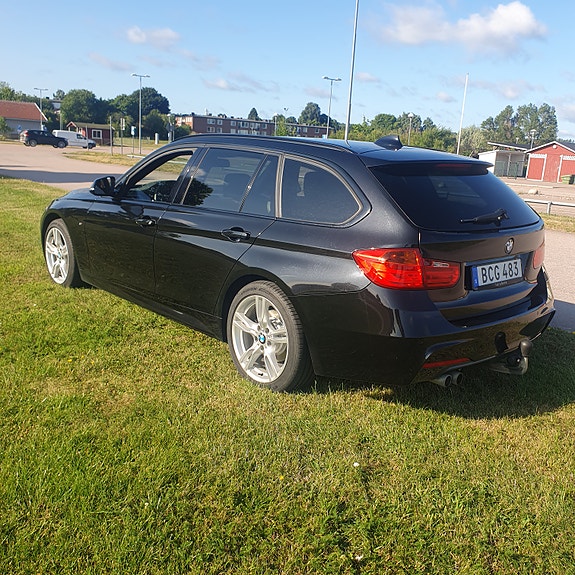 BMW 328i 3 of 12