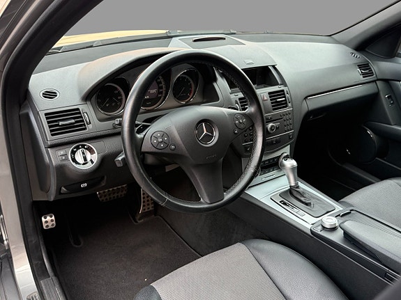 Mercedes-Benz C180 11 of 13