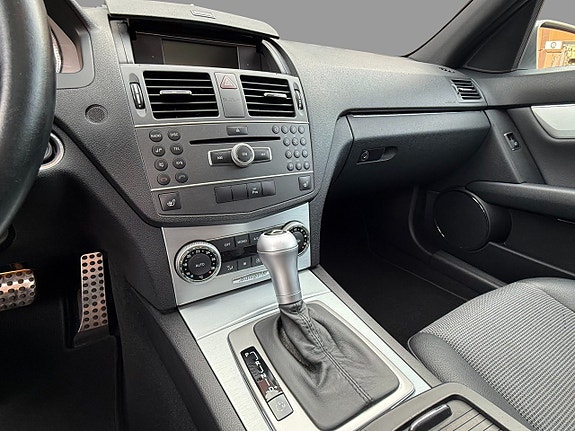 Mercedes-Benz C180 12 of 13