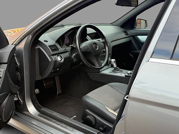 Mercedes-Benz C180 10 of 13