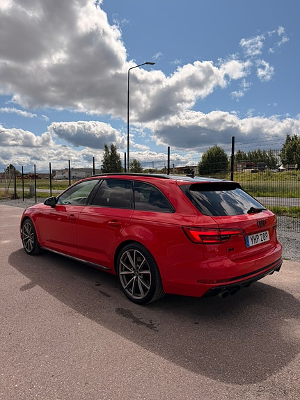 Audi S4 3 of 10