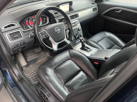 Volvo XC70 12 of 22