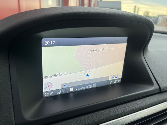 Volvo XC70 17 of 22