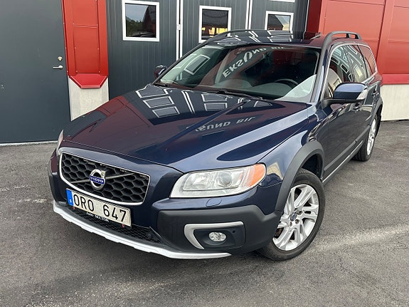 Volvo XC70 2 of 22