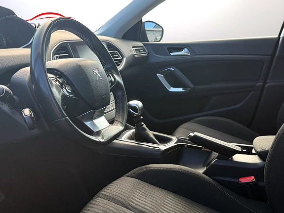 Peugeot 308 9 of 15