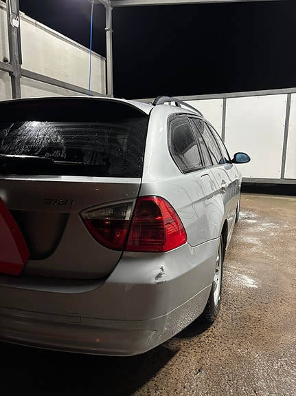 BMW 318i 4 of 5