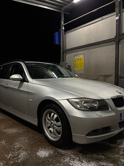 BMW 318i 3 of 5