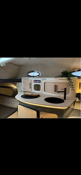 Sea Ray 250 Sundancer 8 of 17