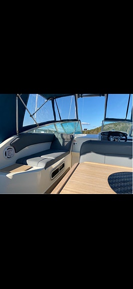 Sea Ray 250 Sundancer 13 of 17