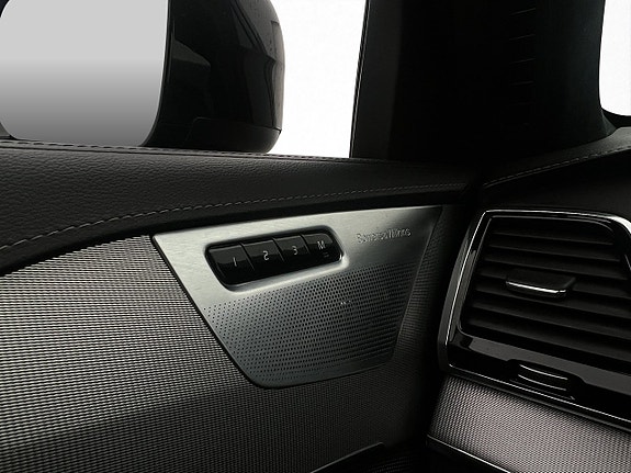 Volvo XC90 16 of 30