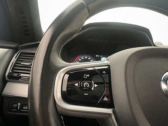 Volvo XC90 19 of 30